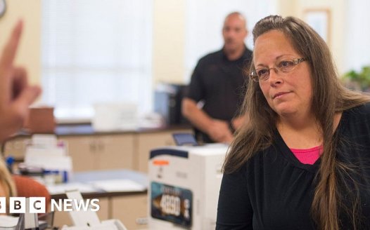 US: Kim Davis handed new legal bill in gay marriage licence case