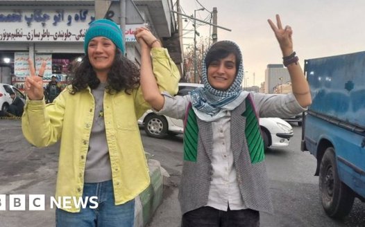 Iran frees Niloufar Hamedi and Elaheh Mohammadi, jailed for covering Mahsa Amini death